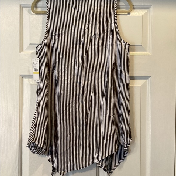 New with Tags Striped Black and White Women's Top - Picture 6 of 7
